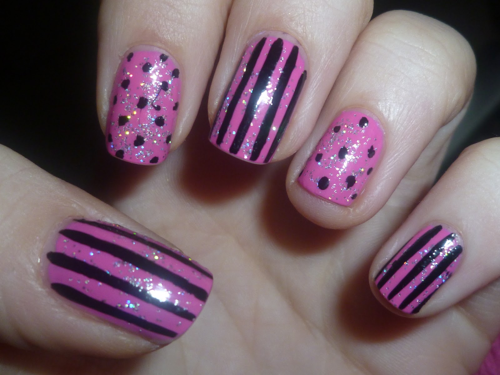 Beautiful Pink Black Lined Theme