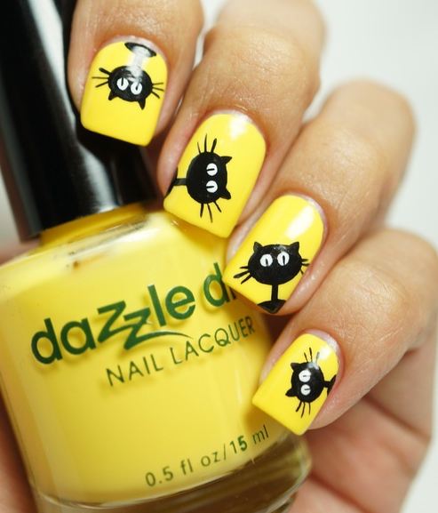 Cute Black kitty on Yellow Nails